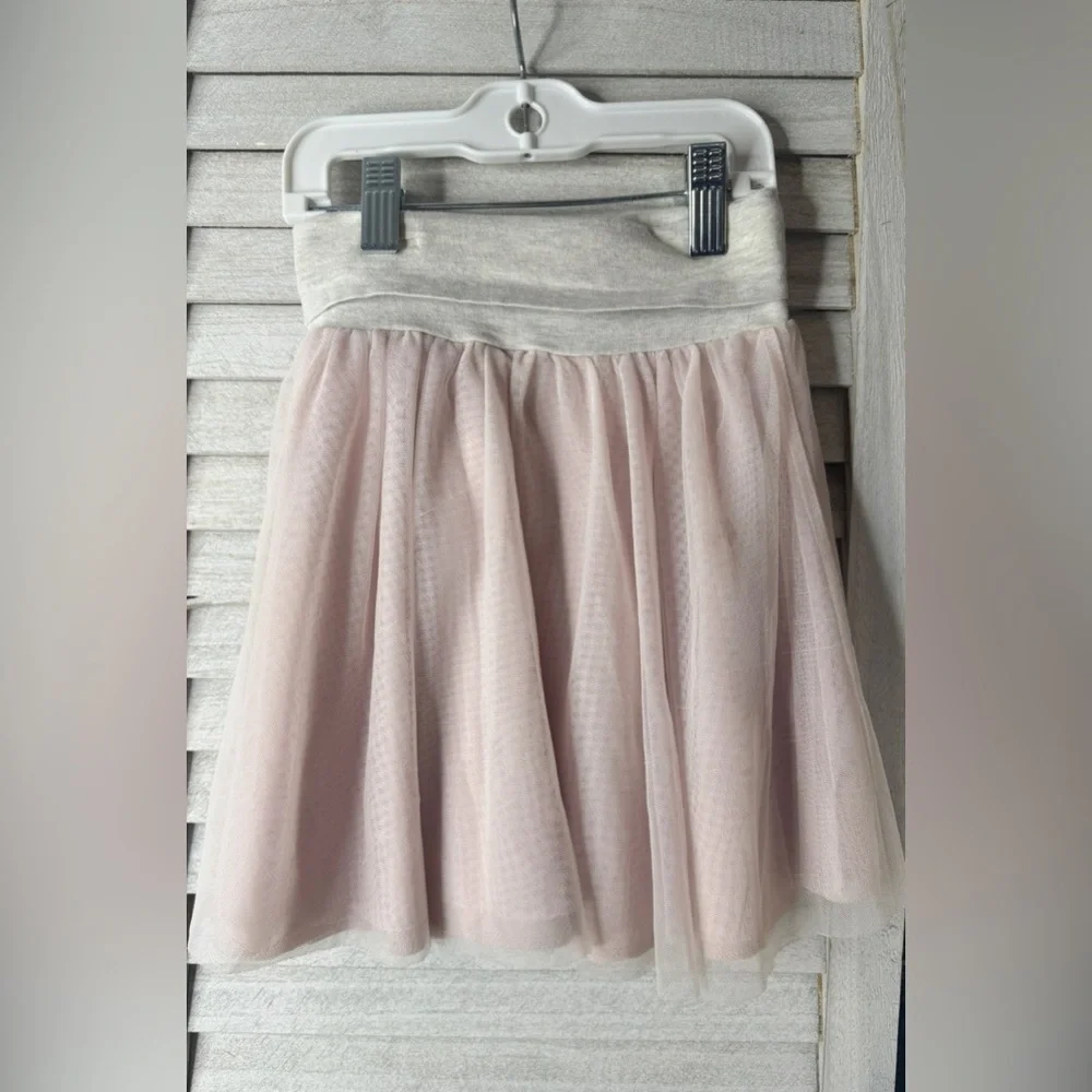 Old Navy Elegant Pink Tulle Skirt With Gray Waistband Great Condition. Size 3t